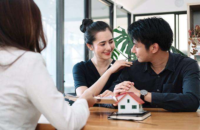 Questions to ask your mortgage lender Couple talking to lender