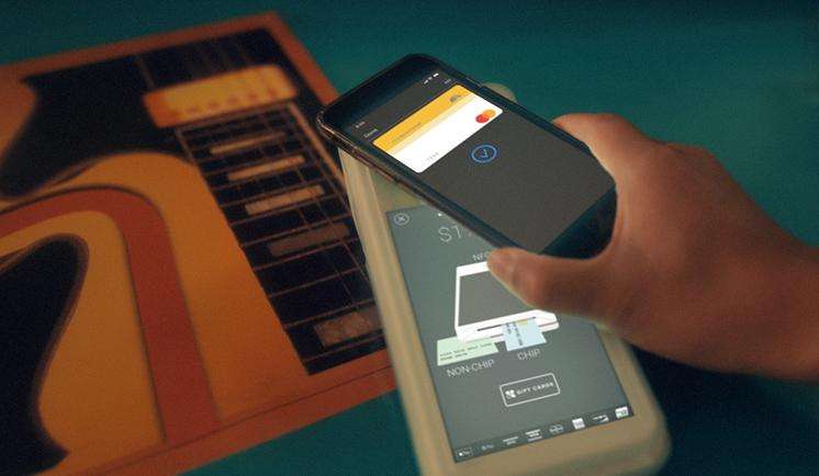 Contactless payment Using a phone to pay contactless